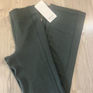 NWT lululemon athletica Women's Ribbed Softstream Flare Pants - Dark Green Sz 4
